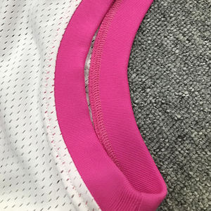 Camiseta de Baloncesto Unisex Rosa Personalizada, Diseño Clásico, Estilo Urbano, Malla Transpirable, 100% Poliéster, Impresión por Sublimación, Secado Rápido - Product Image 5