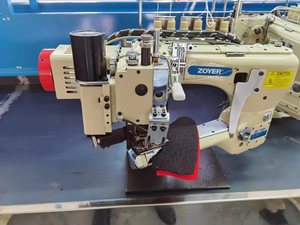 Máquina de Coser Industrial INTERLOCK Zoyer ZY620 de 4 Agujas y 6 Hilos, Plana, Manual, con Nuevo Motor, Brazo de Alimentación Desmontable y Accionamiento Directo - Product Image 4