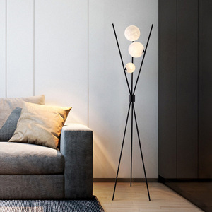 Vente en gros de décorations d'intérieur abat-jour boule de verre lampadaires sur pied lampadaires design moderne <span class=keywords><strong>lampadaire</strong></span> trépied de luxe pour salon - Product Image 4