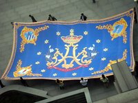 Drapeaux de bannière géants en polyester merveilleux personnalisés impression numérique de stade d'événement sportif de football de surfeur de foule souple et durable