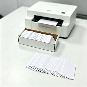Carte blanche en PVC magnétique CR80 laminée pour <span class=keywords><strong>impression</strong></span> numérique, idéale pour les imprimantes à jet d'encre UV et transfert thermique - Product Image 1
