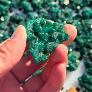 Spécimens de cristal de dioptase naturelle, pierres brutes, vert émeraude, minéral de cuivre pour collectionneurs, vente en gros de minéraux en vrac auprès du fournisseur - Product Image 4