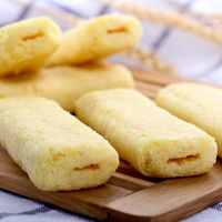 Gâteaux de riz cuit et craquelins aux grains en gros avec saveur de jaune d'œuf et de fromage, emballage en sachet