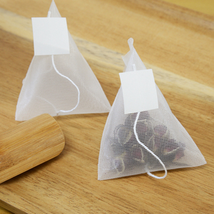 Bolsas de té vacías de forma <span class=keywords><strong>triangular</strong></span> de malla <span class=keywords><strong>PLA</strong></span> portátil con etiqueta e hilo para bolsas de té de hojas sueltas - Product Image 1