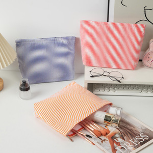 Bolsa de Maquillaje Personalizada <span class=keywords><strong>Freah</strong></span> Style para Mujer, Gran Capacidad, con Cierre, Diseño a Rayas, Tela Seersucker, Bolsa de Viaje para Cosméticos y Artículos de Aseo - Product Image 2