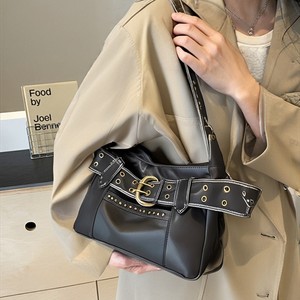 Bolso de Motociclista Estilo Retro Europeo Americano con Tachuelas Desgastadas, Bolso Versátil de Mensajero para Mujer, para Llevar Bajo el Brazo o al Hombro - Product Image 5