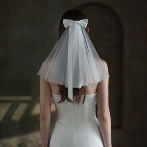 Voile de mariée blanc élégant avec nœud, pince à cheveux de mariée, voile de mariée court pour enterrement de vie de jeune fille - Product Image 1