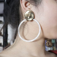 Boucles d'oreilles pendantes de luxe unisexe de haute qualité, en acrylique et laiton, par le fabricant, vente en gros, ensembles de bijoux de mode