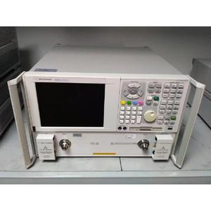 Analyseur de réseau micro-ondes Keysight N5230A N52321 N5232 N5234 N5235 PNA-L d'occasion - Product Image 4