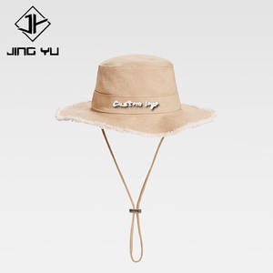 Chapeau de plage d'été avec bord effiloché réglable et sangle brodée. Chapeau de pêcheur luxueux 100% coton. - Product Image 3