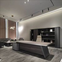 Ensemble de bureau et de chaises de direction modernes avec des armoires de classement en bois et des chaises faciles à assembler en bureaux commerciaux