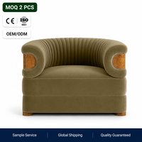 Fauteuil de loisirs en velours Lichen et fauteuil d'appoint en bois de racine, mobilier de luxe sur mesure pour salon.
