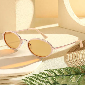 Gafas de Sol Ovaladas de Lujo con Marco Pequeño para Mujer, Marco Metálico TR, Polarizadas UV400, Ligeras, Negras, Protección Solar, Estilo Viaje - Product Image 5