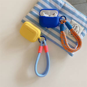 Estuche de Silicona para Auriculares con Anillo Metálico Colorido y Pulseras Coloridas para <span class=keywords><strong>Airpods</strong></span> 1 2 <span class=keywords><strong>3</strong></span> 4 Pro - Product Image 2