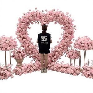 Arco de Flores Artificiales Rosa Bebé, Diseño de Corazón de Flores de Seda, Hecho a Mano, Moderno, para Propuesta de Matrimonio, Ecológico - Product Image 1