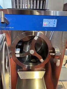 Mini-machines à glaces économiques pour la fabrication de snacks et de nourriture de rue, idéales pour les petites entreprises, les moyennes et grandes entreprises, et pour le démarrage du commerce à domicile en Inde. - Product Image 2