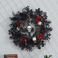 Karangan Bunga Plastik Halloween Gothic Hitam Merah Mawar Tengkorak Lilin Bunga Buatan Dekorasi Pintu Depan Rumah Gantung Seram untuk Teras Rumah