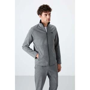 Conjunto Deportivo Air Jones para Hombre, Corte Estándar, Gris Melange - Conjunto Deportivo Cómodo de Poliéster, Viscosa y Elastano para Uso Casual - Product Image 2