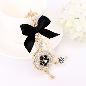 Gantungan Kunci Klasik Elegan dengan Mutiara Imitasi, Pita Hitam, Kristal Berkilau, Bunga Kamelia, dan Liontin Menara Eiffel Mini untuk Hadiah - Product Image 4