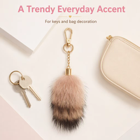 Petit porte-clés pendentif de sac en fourrure de renard douce avec accent en cuir, accessoire de cosplay en peluche