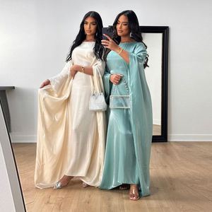 Robe longue élégante d'été à col en <span class=keywords><strong>V</strong></span> pour femmes musulmanes afghanes du Moyen-Orient, manches longues, en satin de soie brillant, style abaya décontracté - Product Image 1