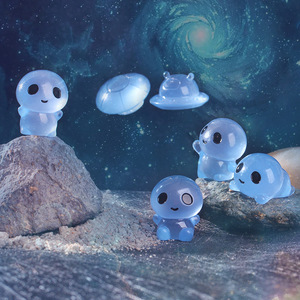 Statuette in Resina Miniatura Luminose al Buio di Alieni, UFO e Astronauti, Serie Spaziale per Micro Paesaggi e Decorazioni Fai-da-Te - Product Image 3