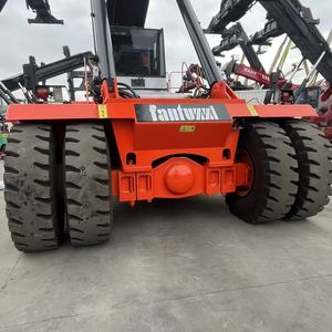 รถยกตู้คอนเทนเนอร์มือสองยอดนิยม 45 ตัน ยี่ห้อ Kalmar Fantuzzi รุ่น CS45KM เครื่องยกเหล็กสำหรับงานหนัก - Product Image 3