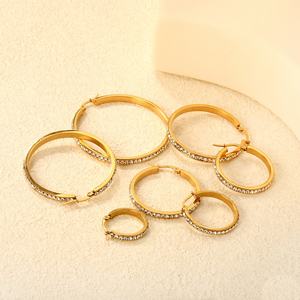 Boucles d'oreilles créoles minimalistes en acier inoxydable, étanches, plaquées or 18 carats PVD, géométriques, tendance, délicates, avec zircon, bijoux pour femmes - Product Image 3