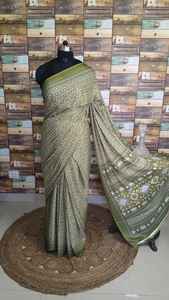 Motifs géométriques complexes sur une base en soie vert vif Saree ethnique adulte avec accessoire imprimé vêtements indiens et pakistanais - Product Image 2