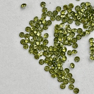 Piedras de Circonia Cúbica de Corte Redondo de 2 mm, Tamaño Pequeño, Color Peridoto - Product Image 4