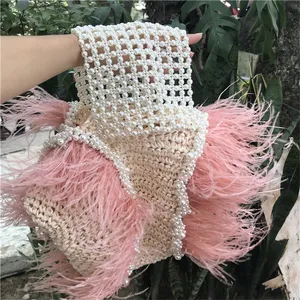 2020 नई छुट्टी शैली पूर्ण हस्तनिर्मित गुलाबी शुतुरमुर्ग पंख मोती मोती क्लच बैग प्राकृतिक घास बुनाई बैग स्ट्रॉ ढोना बैग