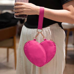 Porte-clés étanche en forme de cœur avec double <span class=keywords><strong>poche</strong></span>, mini pochette de poignet, accès facile, portefeuille minimaliste léger pour le transport quotidien en déplacement - Product Image 1