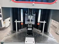 Nettoyeur d'angle en PVC, machine de nettoyage d'angle CNC pour PVC, équipement de nettoyage d'angle de soudure 5 axes, processeur de joint de soudure de profilés PVC