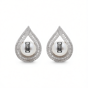 Orecchini Pendenti Boxing Hunter in Oro Bianco con Perle Imitate a Forma di Goccia d'Acqua Taglio Baguette per Donna, Gioielli alla Moda per Feste - Product Image 1