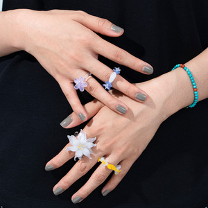 Anillo de Flor de Lúceglasa con Estrella y Luna, Hecho a Mano en Zibo, Regalo para Niña, Adorno de Mariposa, Sensación de Internet de Nicho - Product Image 1