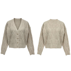 Cárdigan Corto de Punto Trenzado con Cuello en V y Botones de Flores con Pedrería para Mujer, Cárdigan de Punto Trenzado Color Beige Avena con Diseño Jacquard de Espiga de Trigo - Product Image 2