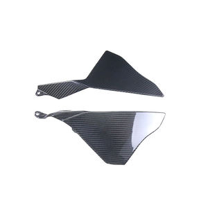 Petits panneaux latéraux en fibre de carbone pour Yamaha YZF-R1 2020+ - Product Image 3