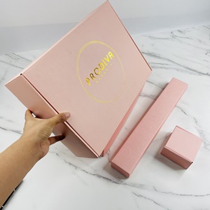Caja de Envío de Lujo Rosa con Logotipo Dorado Impreso, Caja de Cartón Corrugado Personalizada para Extensiones de Cabello, Cosméticos y Otros Productos - Product Image 1