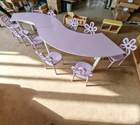 Ensemble de table pour enfants en forme de S, moderne, portable, blanc et rose, avec bords arrondis anti-rayures, idéal pour la location événementielle