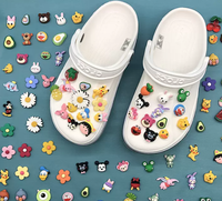 Máquina automática de goteo de logotipo de parche de silicona de PVC 3D, máquina de fabricación de accesorios para zapatos con etiqueta de PVC de goma