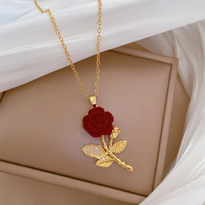 Collar con colgante de rosas románticas, cadena de clavícula femenina de lujo con diamantes completos, cadena de acero de titanio, regalo de San Valentín - Product Image 4