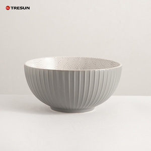 Bols en céramique gaufrée de style vintage avec ustensiles de cuisine artisanaux au design floral pour servir et manger - Product Image 4