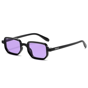 Occhiali da Sole Rettangolari Panthos con Montatura Nera e Lenti a Specchio Viola, Unisex per Adulti, Casual, Protezione UV 100% - Product Image 1