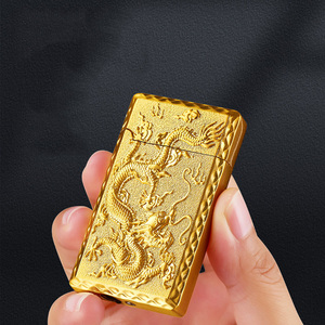 Encendedor de antorcha de dragón en relieve personalizado, encendedor recargable de butano de metal a prueba de viento con diseño de dragón verde - Product Image 1