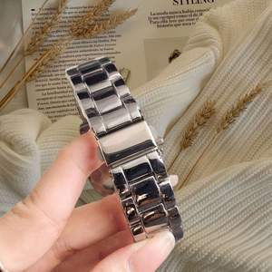 Montre pour femme de style professionnel en alliage et cuir de crocodile - Mouvement à quartz - Product Image 4