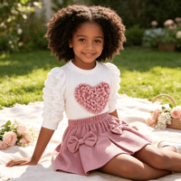 Ensemble 2 pièces décontracté et mignon pour filles : Haut côtelé à col rond et manches longues bouffantes avec patch cœur 3D et jupe-short plissée à double nœud et taille élastique