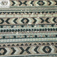 Tissu en maille 100 % polyester Nanyee brodé, style tribal aztèque, beige mat, 3 mm, avec sequins, pour robes de mariée et de demoiselles d'honneur, sur commande