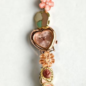 Reloj de Pulsera Zoryn con Detalles de Esmalte Rosa, Estilo Vintage, con Cristales de Esmeralda, Hecho a Mano con Cuentas, Reloj de Cuarzo para Mujer - Product Image 5