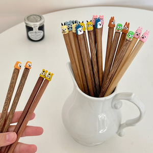 Palillos de bambú de dibujos animados de 18 cm antideslizantes para niños, juego de cubiertos con forma de animales para comer. - Product Image 3
