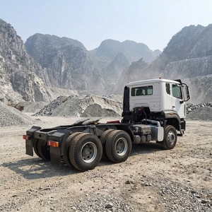 Camion tracteur HOWO NX 6x4 remis à neuf, 10 roues, occasion, pour transport longue distance avec cabine de luxe - Product Image 2